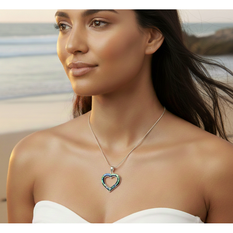 Bijou porté – pendentif cœur Océane en argent et nacre abalone – Kiralou