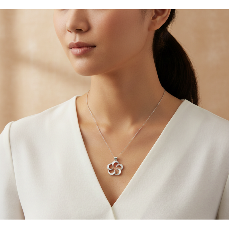 Bijou porté - Collier Floria – Pendentif fleur en nacre naturelle et argent 925